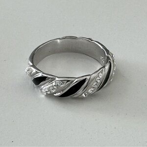 Elegant Silver and Black Women's Ring